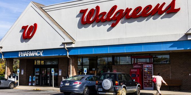 How will Walgreens benefit from its FedEx drop-off/pickup deal?