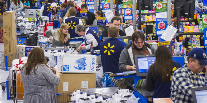 Will new credit cards lure Americans to Walmart more often?
