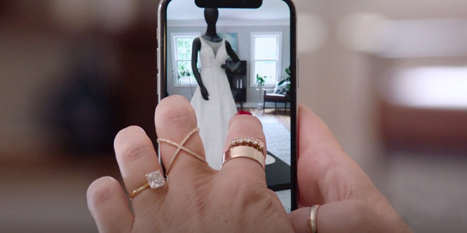 Brides-to-be say ‘yes’ to their dresses in AR