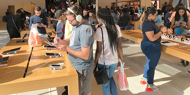 Apple may be rethinking the role of its ‘geniuses’ in stores