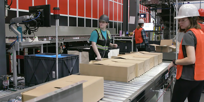 Is Macy’s leveling up its online fulfillment network?