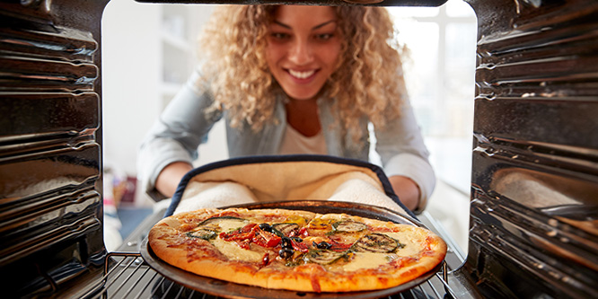 https://retailwire.com/wp-content/uploads/2023/03/oven-view-cooking-pizza-666x333-1.jpg