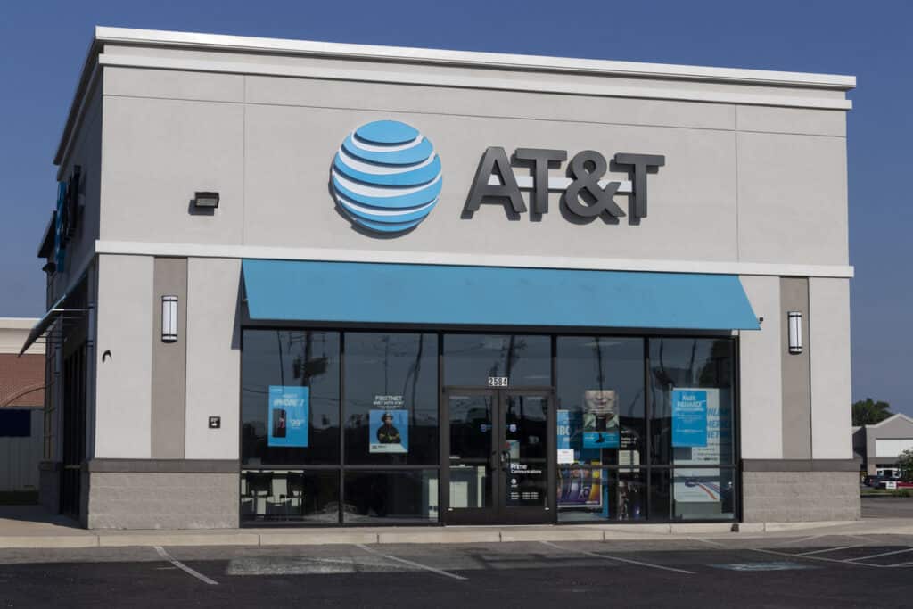 AT&T Beats Wireless Subscriber Growth Estimates