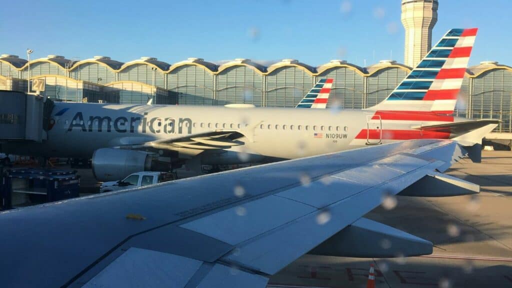 American Airlines Offers 17% Wage Hike Amidst Strike Talks