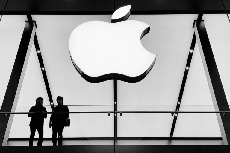Venmo and Cash App Users Sue Apple Over Antitrust Laws