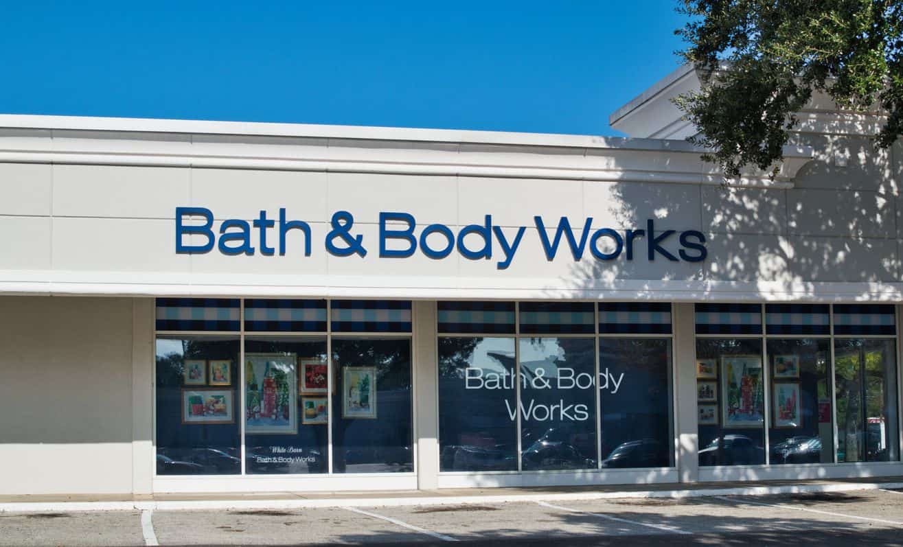 Bath & Body works storefront.