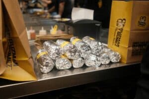 Guzman y Gomez take out concept.