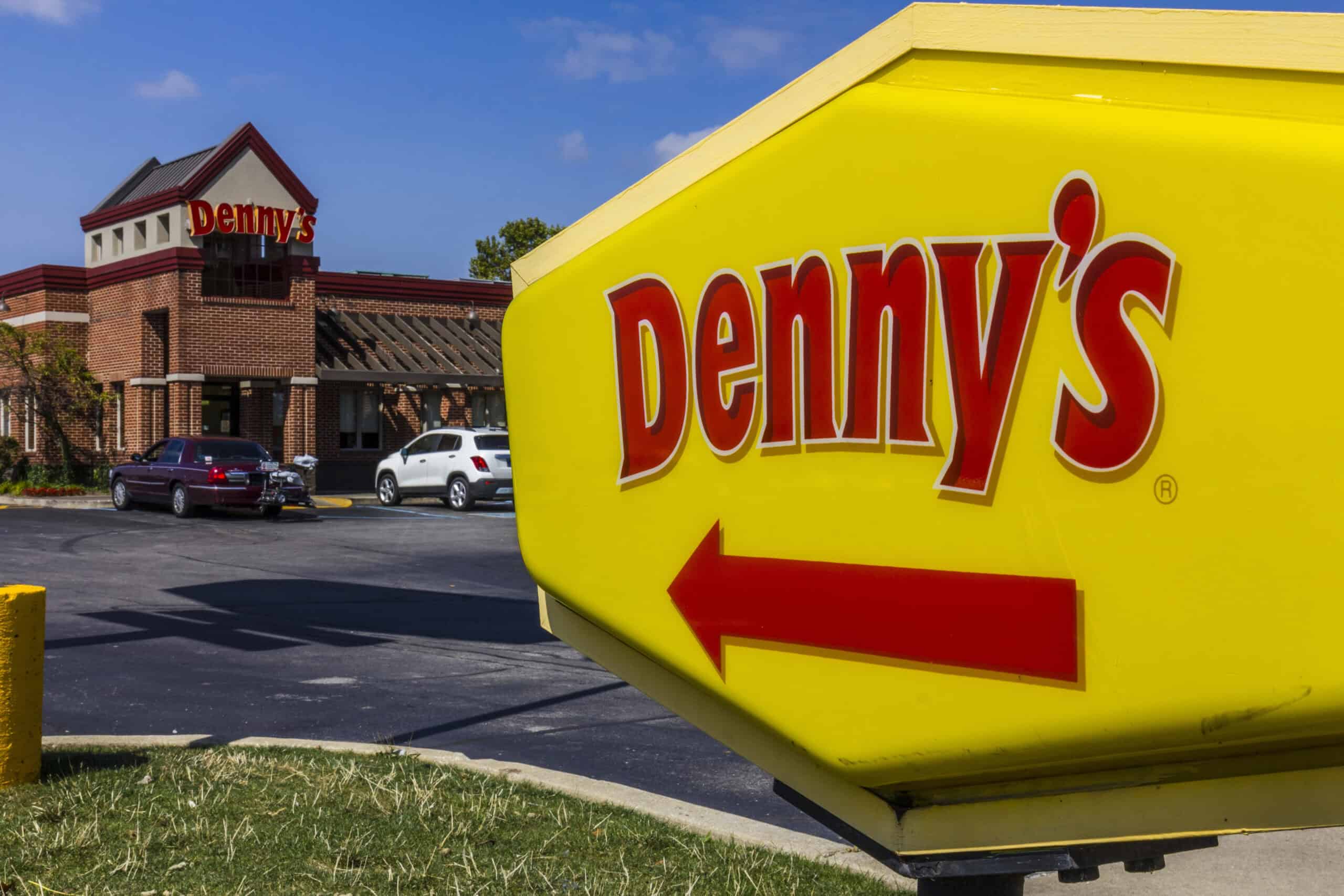 Denny's restaurant and sign