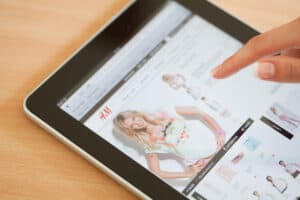 Online shopping with ipad at H&M Store