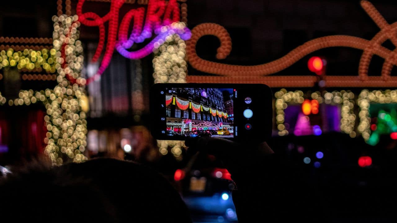 Saks Fifth Avenue Announces Cancellation of Light Show Amidst Sales Struggles