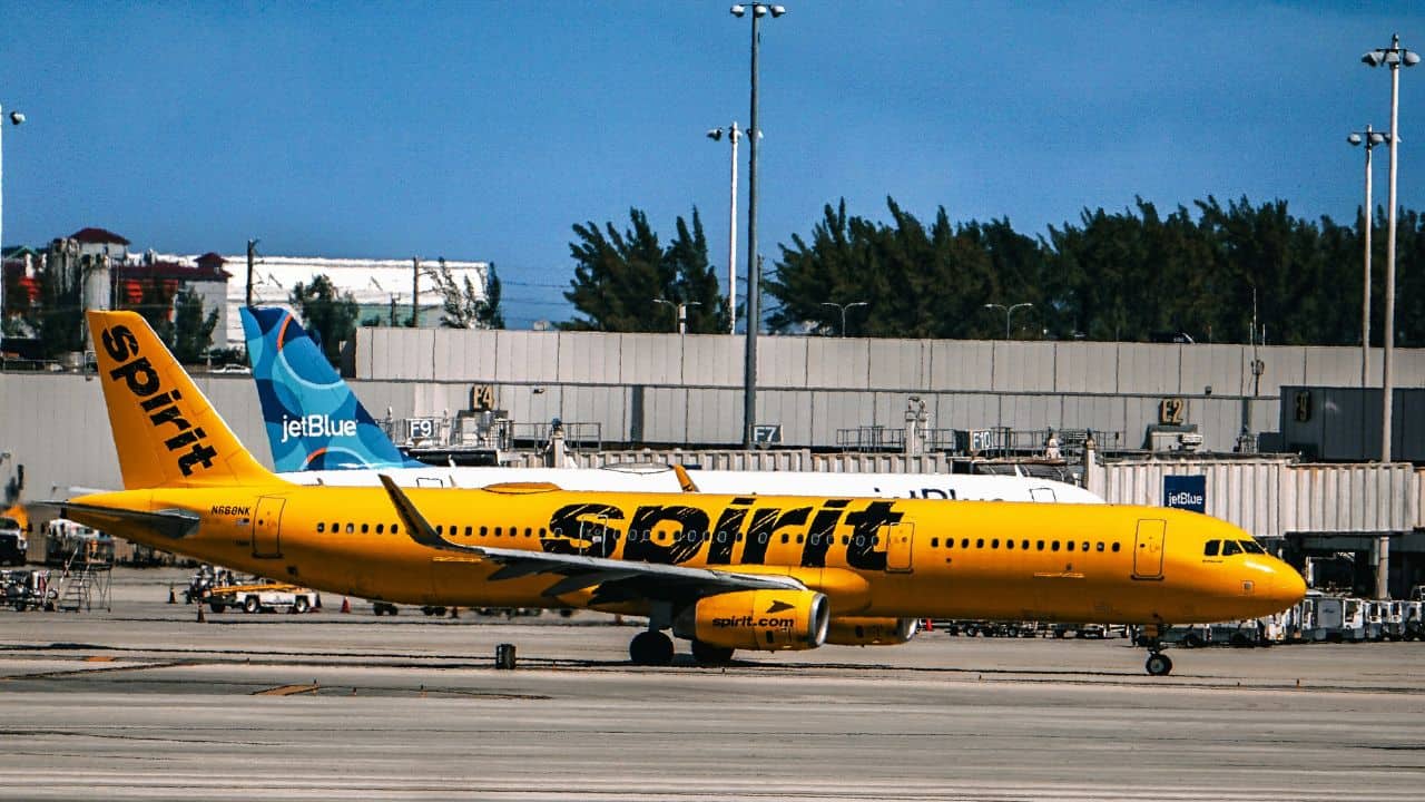 Spirit Airlines in 'Advanced Talks For Bankruptcy Filing Following Frontier Airlines Merger Collapse