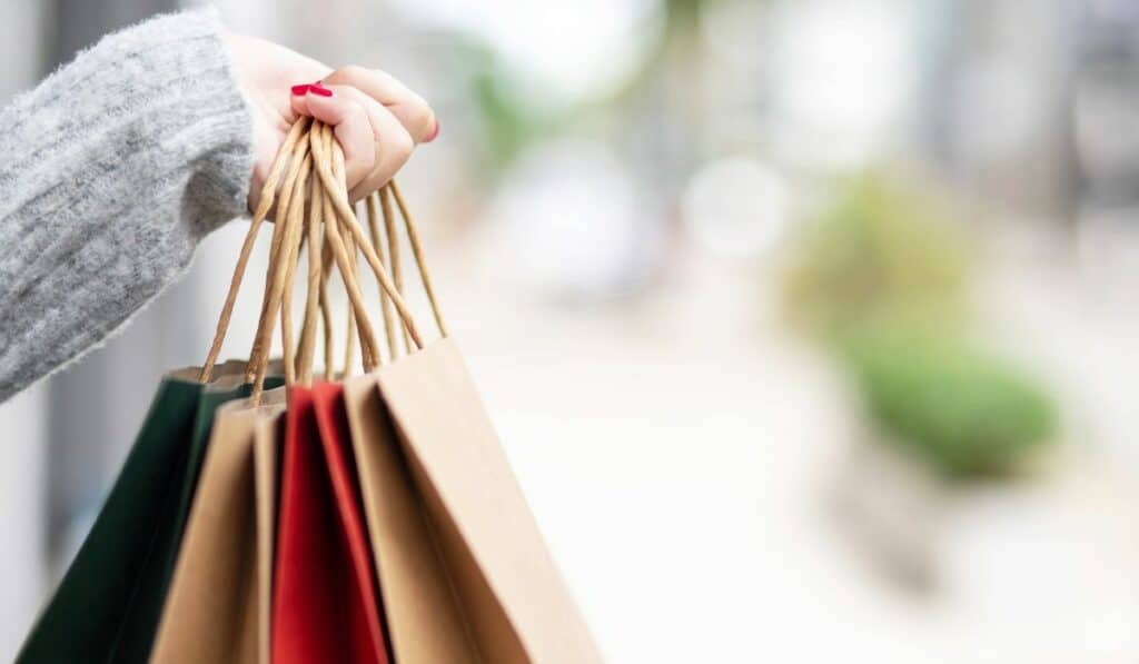 Retail Sales Dip Nearly 1% in January, Weather and Consumer Pessimism Blamed