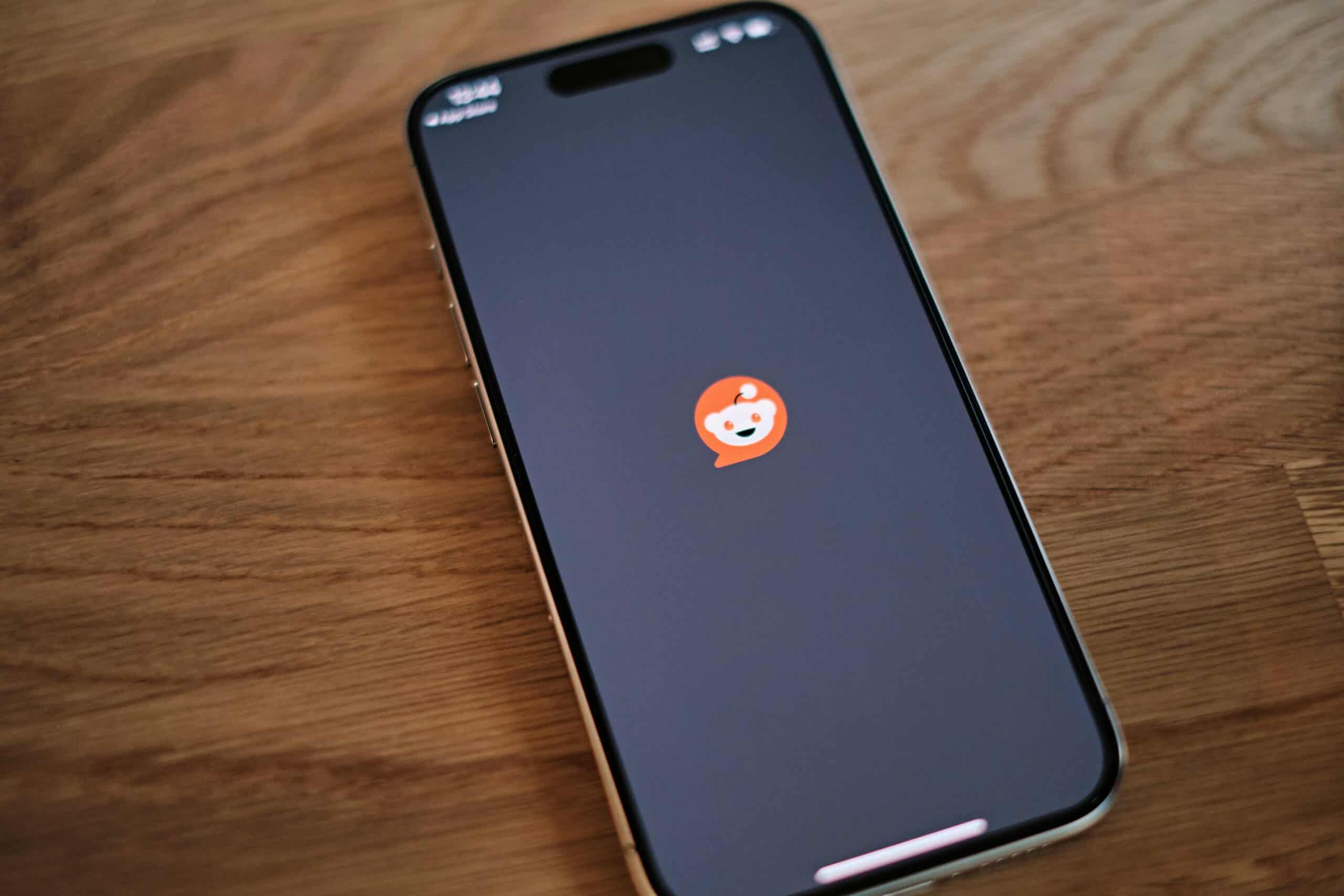 reddit logo on phone