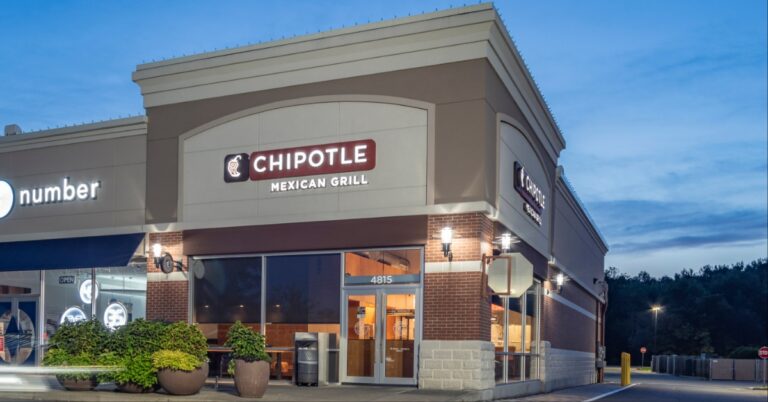Chipotle’s New Hire Incentives Include Student Loan Payoff