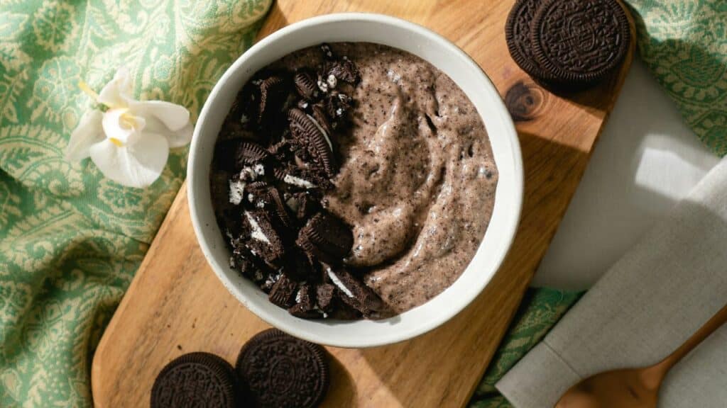 Hy-Vee Recalls Cream Cheese, Cookies & Cream for Salmonella Outbreak