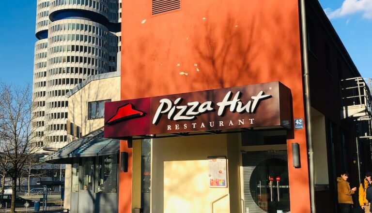 California Pizza Hut Franchises Plan Layoffs Ahead of Minimum Wage Increase